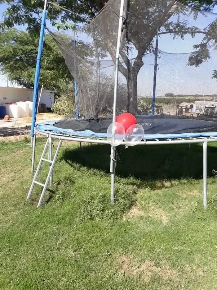בלון נפץ שנחת על טרמפולינה בחצר בית במועצה האזורית אשכול, 20 ביוני 2018 (מערכת וואלה! NEWS) בלון נפץ שנחת על טרמפולינה בחצר בית במועצה האזורית אשכול, 20 ביוני 2018 (מערכת וואלה! NEWS)