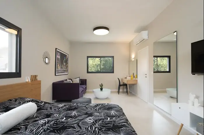 בית בשרון בעיצוב ענבל צלקה ( , טל ניסים) בית בשרון בעיצוב ענבל צלקה ( , טל ניסים)