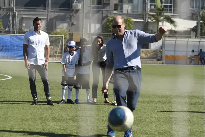 משחק כדורגל מטעם שער שוויון ומרכז פרס לשלום וחדשנות בהשתתפות הנסיך וויליאם ילדים יהודים וערבים, אצטדיון נווה-גולן, יפו (ראובן קסטרו) משחק כדורגל מטעם שער שוויון ומרכז פרס לשלום וחדשנות בהשתתפות הנסיך וויליאם ילדים יהודים וערבים, אצטדיון נווה-גולן, יפו (ראובן קסטרו)