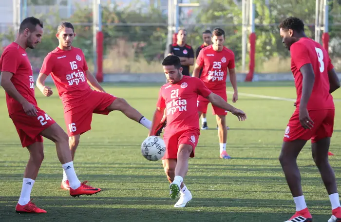 מוטי ברשצקי שחקן הפועל תל אביב באימון (קובי אליהו) מוטי ברשצקי שחקן הפועל תל אביב באימון (קובי אליהו)