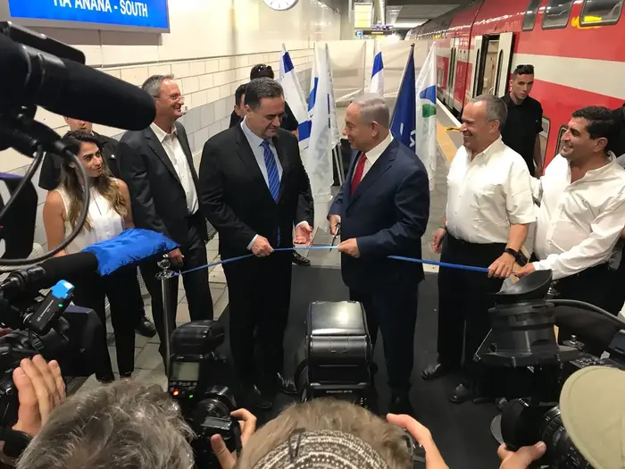 בנימין נתניהו וישראל כץ בחנוכת מסילת רכבת השרון ברעננה (מערכת וואלה! NEWS , עמוס בן גרשום, לע"מ) בנימין נתניהו וישראל כץ בחנוכת מסילת רכבת השרון ברעננה (מערכת וואלה! NEWS , עמוס בן גרשום, לע"מ)