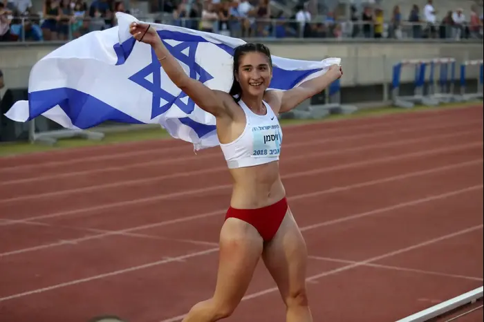 דיאנה ויסמן אצנית ישראלית (קובי אליהו) דיאנה ויסמן אצנית ישראלית (קובי אליהו)