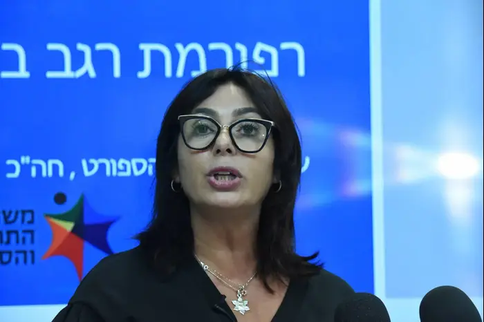 מירי רגב (ראובן קסטרו) מירי רגב (ראובן קסטרו)