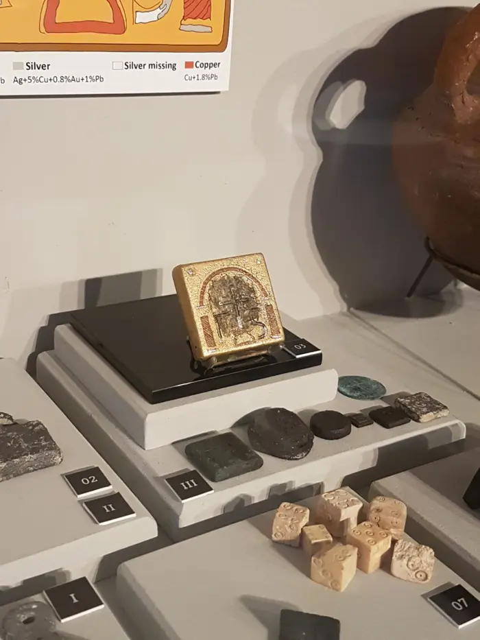 משקולת שנמצאה בחפירות ארכיאולוגיות בסוסיתא מהמאה השביעית (יח"צ) משקולת שנמצאה בחפירות ארכיאולוגיות בסוסיתא מהמאה השביעית (יח"צ)