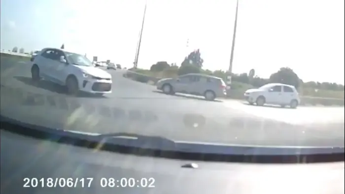 תאונת דרכים של מורה נהיגה ותלמיד בגין הסחת דעת (יח"צ , יחצ) תאונת דרכים של מורה נהיגה ותלמיד בגין הסחת דעת (יח"צ , יחצ)