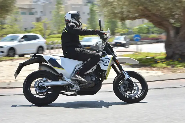 מבחן: הוסקוורנה 701 סופרמוטו (ניר בן טובים) מבחן: הוסקוורנה 701 סופרמוטו (ניר בן טובים)