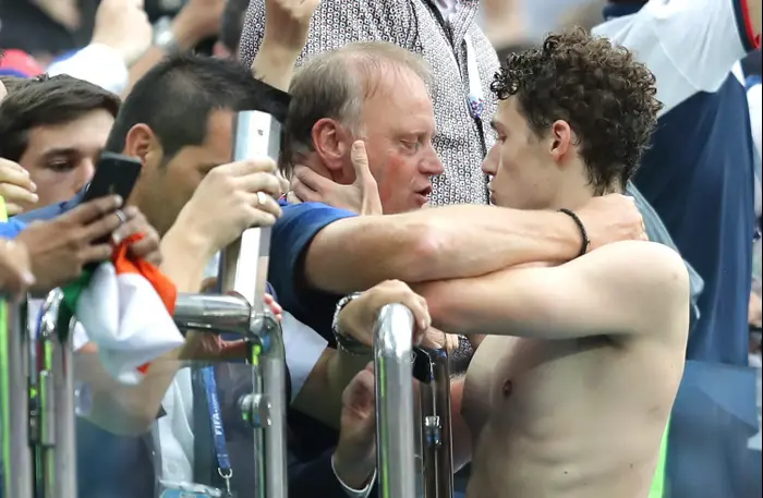 בנז'מן פבאר, נבחרת צרפת חוגג (GettyImages) בנז'מן פבאר, נבחרת צרפת חוגג (GettyImages)