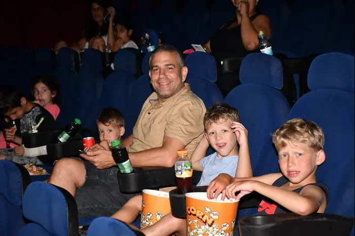 ינון מגל (אביב חופי) ינון מגל (אביב חופי)