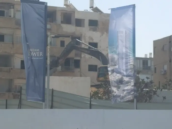 הריסת בניין רחוב רוטשילד בת ים פינוי בינוי (יח"צ) הריסת בניין רחוב רוטשילד בת ים פינוי בינוי (יח"צ)