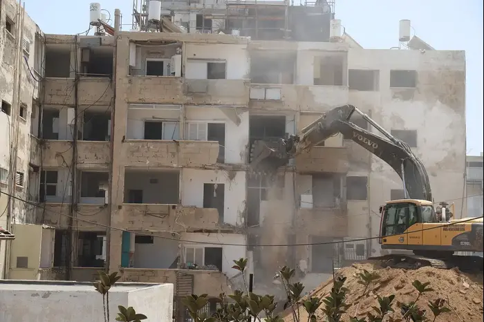 הריסת המבנה ברחוב רוטשילד 2 בת ים (יח"צ) הריסת המבנה ברחוב רוטשילד 2 בת ים (יח"צ)