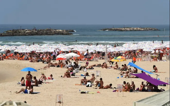 חמסין בתל אביב 25 ביולי 2018 (ראובן קסטרו) חמסין בתל אביב 25 ביולי 2018 (ראובן קסטרו)