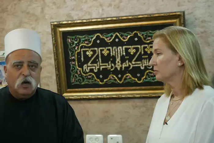 ראש האופוזיציה ציפי לבני בפגישה עם ראש העדה הדרוזית מוואפק טריף, 26 ביולי 2018 (מערכת וואלה! NEWS) ראש האופוזיציה ציפי לבני בפגישה עם ראש העדה הדרוזית מוואפק טריף, 26 ביולי 2018 (מערכת וואלה! NEWS)