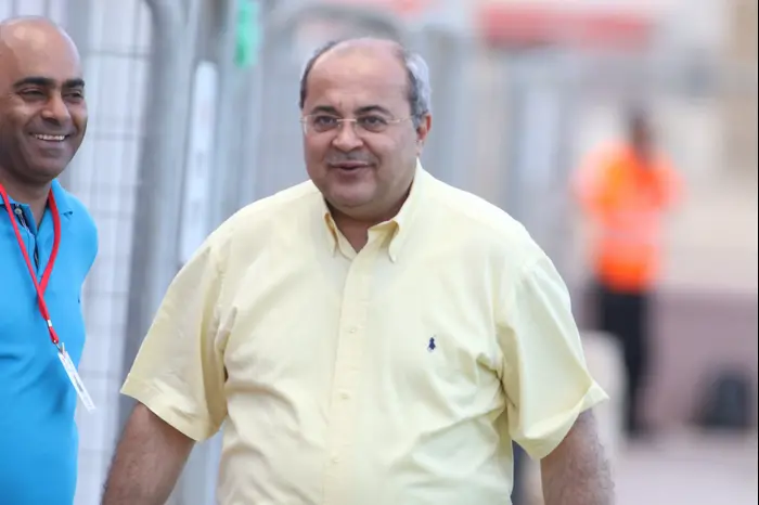 אחמד טיבי חבר הכנסת של הרשימה המשותפת במהלך המשחק בין בני סכנין לבין הפועל חדרה (שלומי גבאי) אחמד טיבי חבר הכנסת של הרשימה המשותפת במהלך המשחק בין בני סכנין לבין הפועל חדרה (שלומי גבאי)