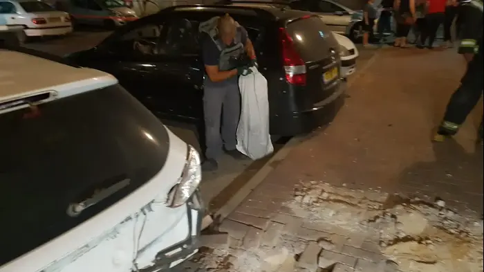 נזק שנגרם כתוצאה מירי הרקטות לשדרות, 8 באוגוסט 2018 (שי מכלוף) נזק שנגרם כתוצאה מירי הרקטות לשדרות, 8 באוגוסט 2018 (שי מכלוף)