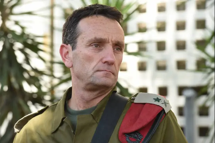 הרצי הלוי במיקום נפלית הרקטה בשדרות 9 באוגוסט 2018 (ראובן קסטרו) הרצי הלוי במיקום נפלית הרקטה בשדרות 9 באוגוסט 2018 (ראובן קסטרו)