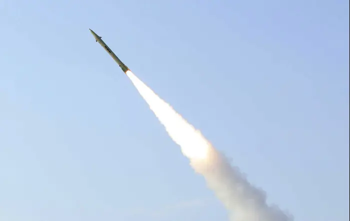 טיל בליסטי מסוג פאתח 110 של איראן ב-2010 (AP) טיל בליסטי מסוג פאתח 110 של איראן ב-2010 (AP)