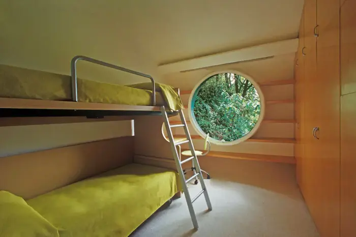 airbnb בצורת נחש (יח"צ , airbnb)