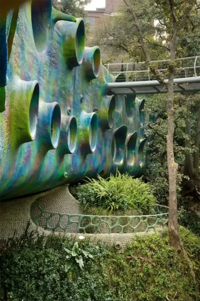 airbnb בצורת נחש (יח"צ , airbnb)