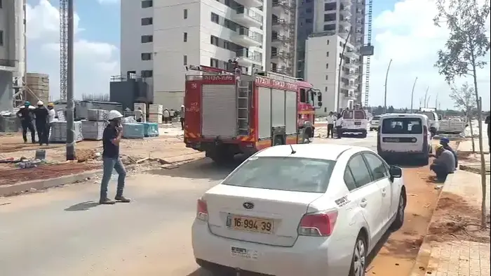 נפלו אל מותם - שני פועלים כבני 30 נהרגו לאחר שנפלו מגובה באתר בנייה בראש העין (מד"א)