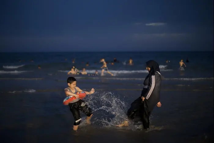 חוף הים בתל אביב, 16 ביוני 2018 (AP) חוף הים בתל אביב, 16 ביוני 2018 (AP)