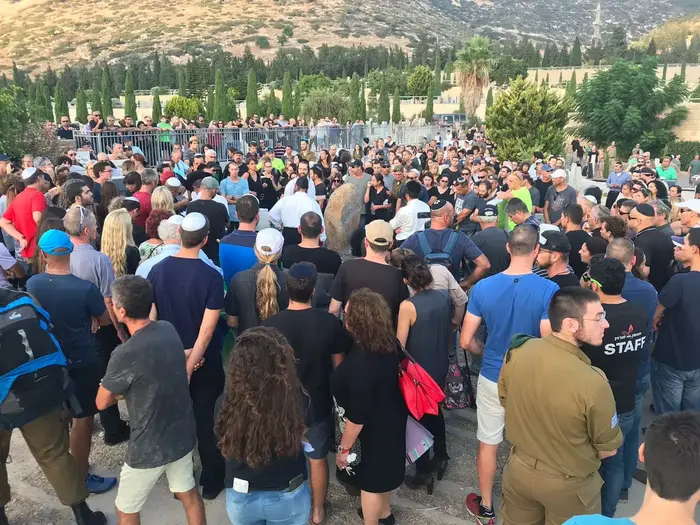 הלוויתה של נועה חייט שנהרגה בתאונת דרכים, חיפה, 16 באוגוסט 2018 (שלומי גבאי) הלוויתה של נועה חייט שנהרגה בתאונת דרכים, חיפה, 16 באוגוסט 2018 (שלומי גבאי)