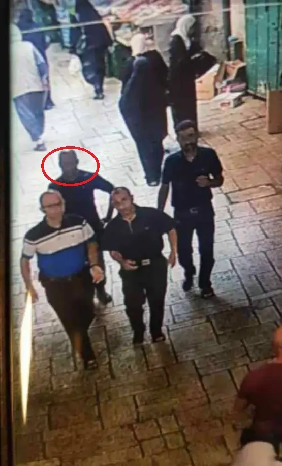 אחמד מחמד אחמד מחאמיד שניסה לדקור שוטרים בעיר העתיקה בירושלים, כפי שתועד במצלמות אבטחה, 17 באוגוסט 2018 (מערכת וואלה! NEWS) אחמד מחמד אחמד מחאמיד שניסה לדקור שוטרים בעיר העתיקה בירושלים, כפי שתועד במצלמות אבטחה, 17 באוגוסט 2018 (מערכת וואלה! NEWS)