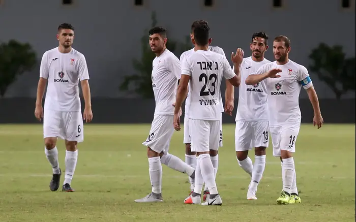 שחקני בני סכנין חוגגים (קובי אליהו) שחקני בני סכנין חוגגים (קובי אליהו)