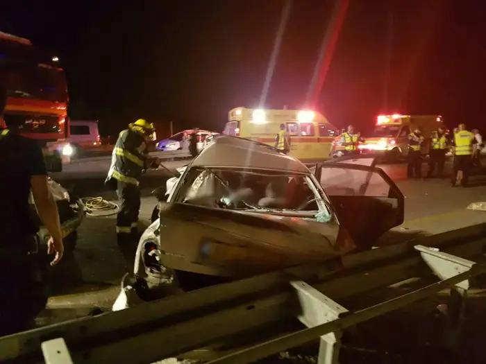 תאונה בכביש 4, 20 באוגוסט, 2018 (מד"א , צילום: בן טטרו תיעוד מבצעי מד"א)
