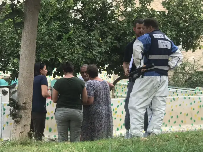 זירת אירוע התאבדות וניסיון הרצח בטירת כרמל (מערכת וואלה! NEWS , יואב איתיאל) זירת אירוע התאבדות וניסיון הרצח בטירת כרמל (מערכת וואלה! NEWS , יואב איתיאל)
