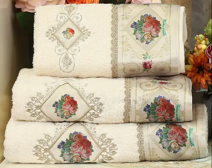 מגבות של מיכל נגרין, 28-109 שקלים (יח"צ , יוסי אלתרמן) מגבות של מיכל נגרין, 28-109 שקלים (יח"צ , יוסי אלתרמן)
