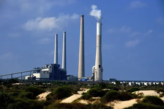 ארובות תחנת כוח חדרה (ראובן קסטרו) ארובות תחנת כוח חדרה (ראובן קסטרו)