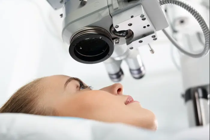 טיפול לייזר בעיניים CARE (ShutterStock)
