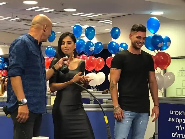 ישראל אוגלבו, מגי אזרזר (מערכת וואלה! NEWS , גילי חנוך) ישראל אוגלבו, מגי אזרזר (מערכת וואלה! NEWS , גילי חנוך)