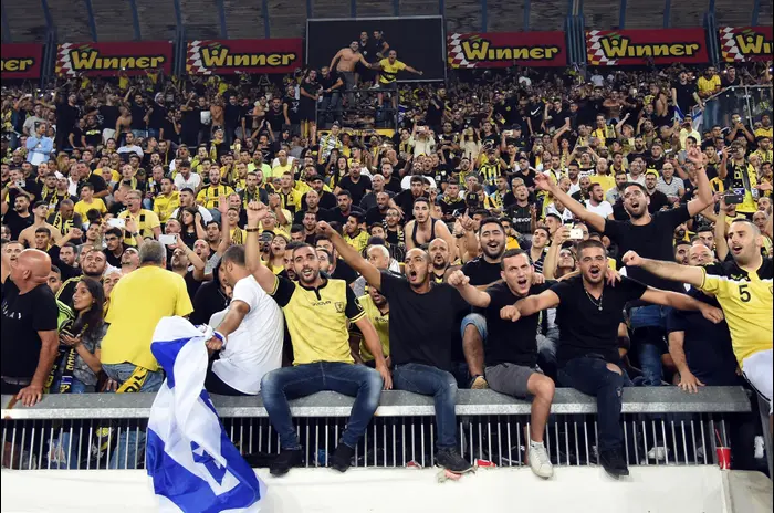 משה חוגג בעלי בית"ר ירושלים (ברני ארדוב) משה חוגג בעלי בית"ר ירושלים (ברני ארדוב)