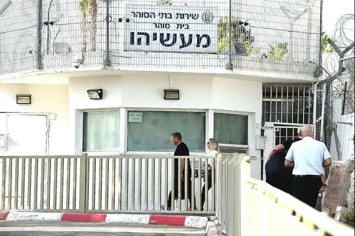 נוחי דנקר נכנס לכלא מעשיהו 2 באוקטובר 2018 (ראובן קסטרו) נוחי דנקר נכנס לכלא מעשיהו 2 באוקטובר 2018 (ראובן קסטרו)
