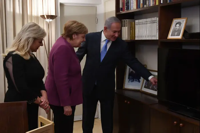 ראש הממשלה בנימין נתניהו ורעייתו שרה מארחים את קנצלרית גרמניה, אנגלה מרקל במעון רא"המ בירושלים. (מערכת וואלה! NEWS , קובי גדעון / לע"מ) ראש הממשלה בנימין נתניהו ורעייתו שרה מארחים את קנצלרית גרמניה, אנגלה מרקל במעון רא"המ בירושלים. (מערכת וואלה! NEWS , קובי גדעון / לע"מ)