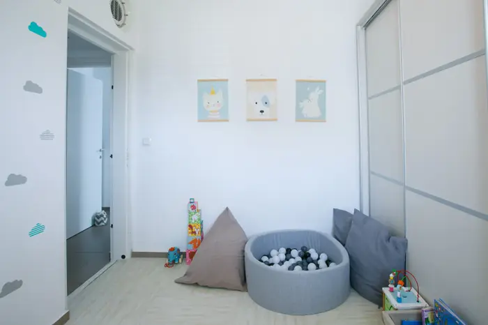 דירת משפחה צעירה בהרצליה (לירון מולדובן ) דירת משפחה צעירה בהרצליה (לירון מולדובן )
