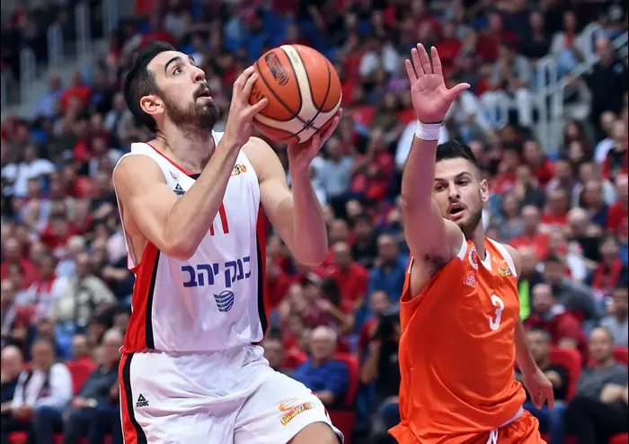 בר טימור שחקן הפועל ירושלים מול עמית עבו שחקן מכבי ראשון לציון (ברני ארדוב) בר טימור שחקן הפועל ירושלים מול עמית עבו שחקן מכבי ראשון לציון (ברני ארדוב)