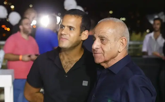 סמי מצלאוי, יו"ר ובעלים חברת מצלואי (ימין), ערן מזור, מנכ"ל חברת מצלאוי (שמאל) (צילום מסך) סמי מצלאוי, יו"ר ובעלים חברת מצלואי (ימין), ערן מזור, מנכ"ל חברת מצלאוי (שמאל) (צילום מסך)