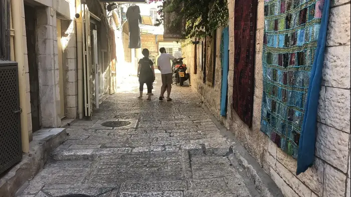 בתים מבפנים ירושלים 2018 (יח"צ , עמי מיטב) בתים מבפנים ירושלים 2018 (יח"צ , עמי מיטב)