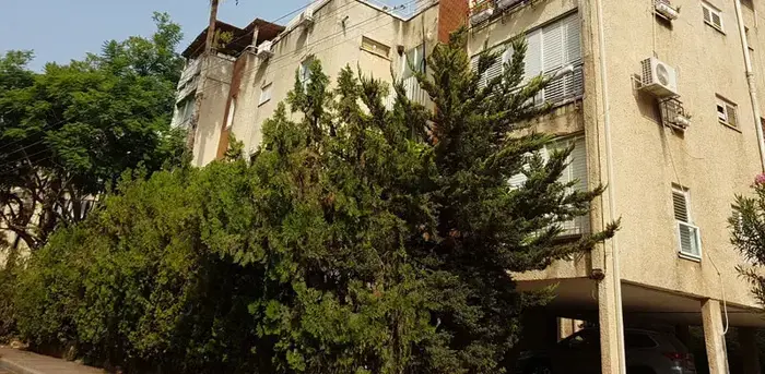 הבניין ברחוב בראשית ברמת השרון (גלובס , איל יצהר)
