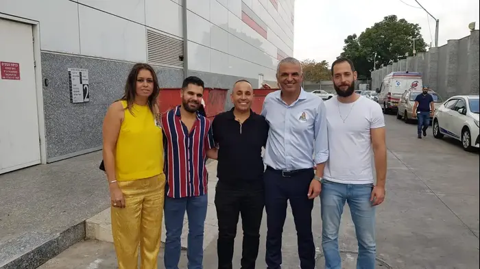 יוסקה קופרלי , משה כחלון ,מוטי קופרלי ,אור קופרלי , כנרת אלישע כהן (יח"צ , מקור זאביק דרור) יוסקה קופרלי , משה כחלון ,מוטי קופרלי ,אור קופרלי , כנרת אלישע כהן (יח"צ , מקור זאביק דרור)