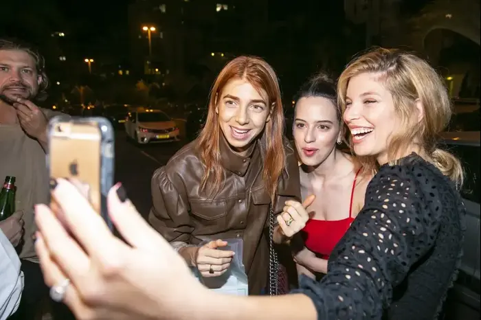 קורין גדעון, לירן כוהנר, מאיה ורטהיימר (יח"צ , לנס הפקות) קורין גדעון, לירן כוהנר, מאיה ורטהיימר (יח"צ , לנס הפקות)