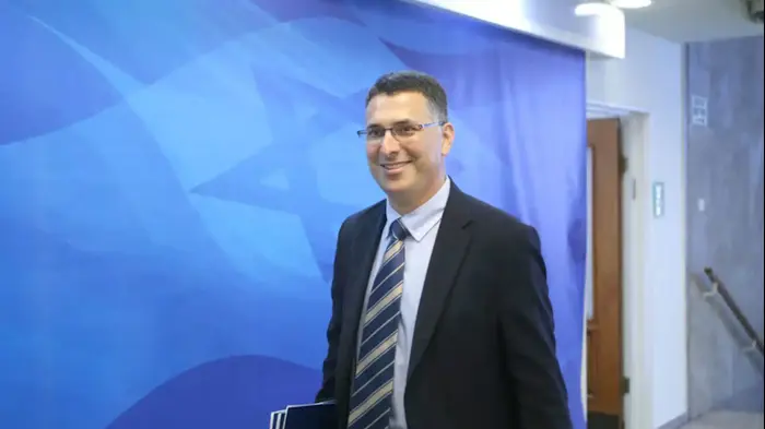 גדעון סער מגיב לראש הממשלה נתניהו "נחצה קו אדום. הצג ראיות למזימה - או חזור בך" (מערכת וואלה! NEWS) גדעון סער מגיב לראש הממשלה נתניהו "נחצה קו אדום. הצג ראיות למזימה - או חזור בך" (מערכת וואלה! NEWS)