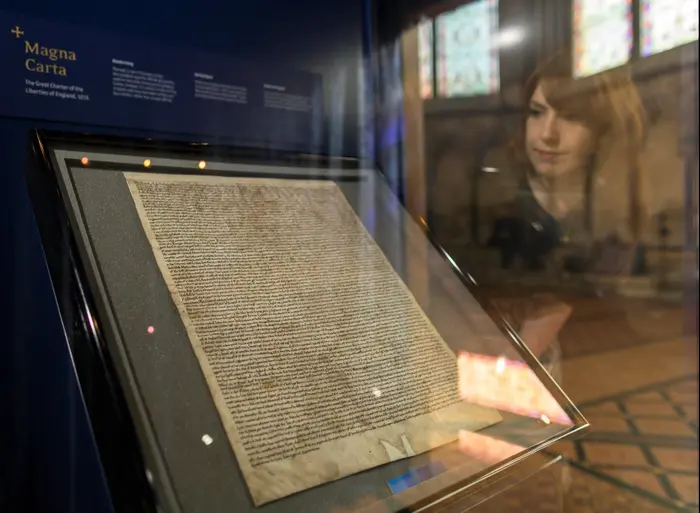 המגנה כרטה (רויטרס) המגנה כרטה (רויטרס)