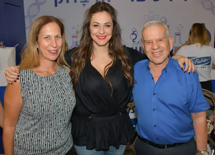 אלי פישר, קרן פלס, סיגל בר און (אביב חופי) אלי פישר, קרן פלס, סיגל בר און (אביב חופי)