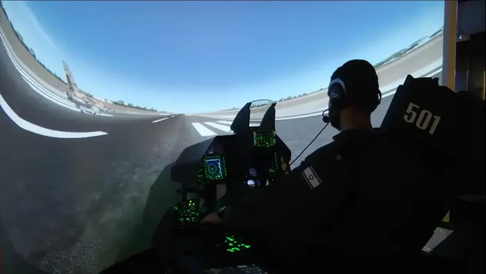 סימולטור F16 (מערכת וואלה! NEWS , אבי כהן) סימולטור F16 (מערכת וואלה! NEWS , אבי כהן)