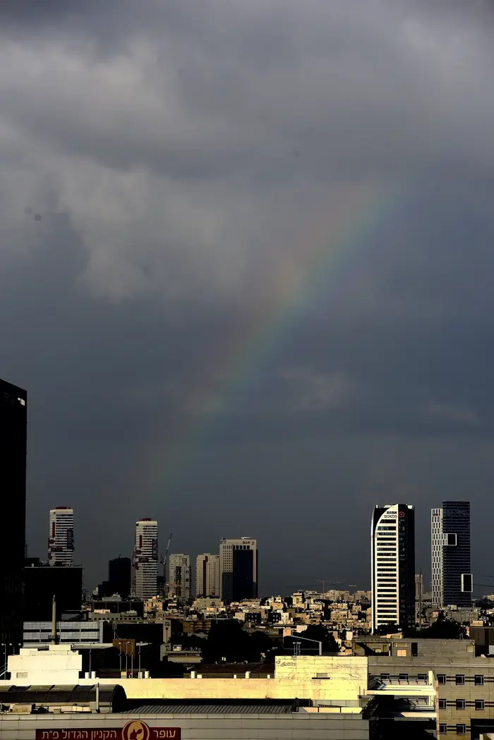קשת בענן מעל גוש דן, נובמבר (מערכת וואלה! NEWS , ראובן קסטרו) קשת בענן מעל גוש דן, נובמבר (מערכת וואלה! NEWS , ראובן קסטרו)