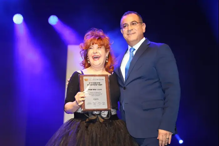 ציפי שביט אלי יצפאן (יח"צ , שכת דובר עיריית פ?ת) ציפי שביט אלי יצפאן (יח"צ , שכת דובר עיריית פ?ת)