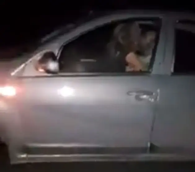 זוג עכושה סקס ברכב (צילום מסך) זוג עכושה סקס ברכב (צילום מסך)